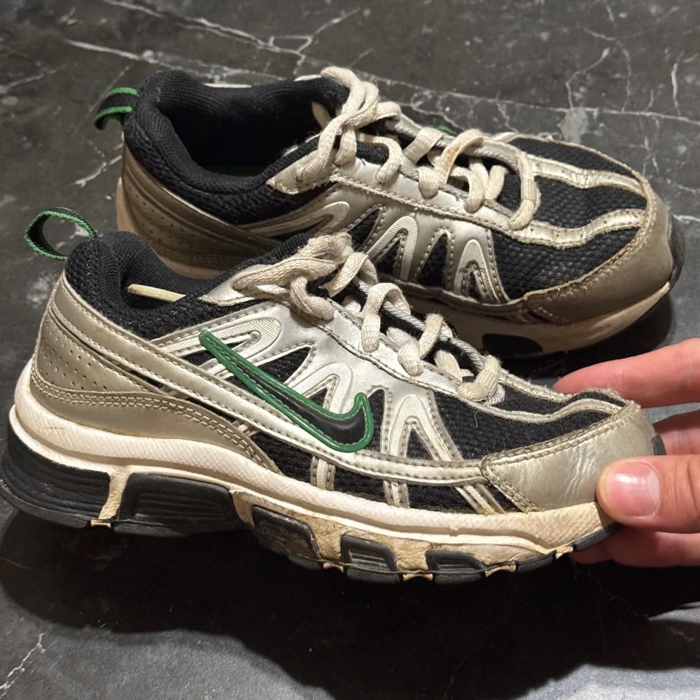 Vintage 90s Y2K Nike Retro Chunky 12.5C Boys Sneaker